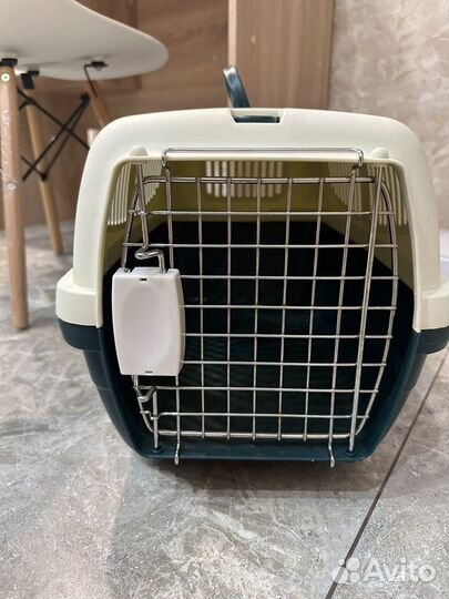 Переноска с металлической дверцей