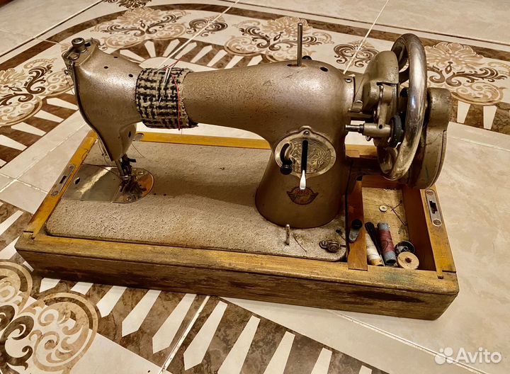 Старинная швейная машинка пмз им. Калинина