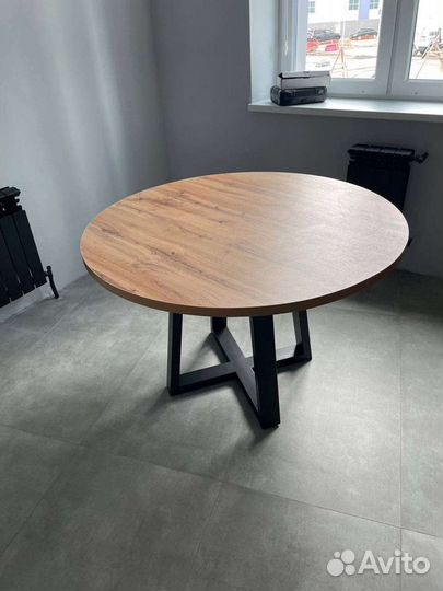 Стол круглый в стиле лофт