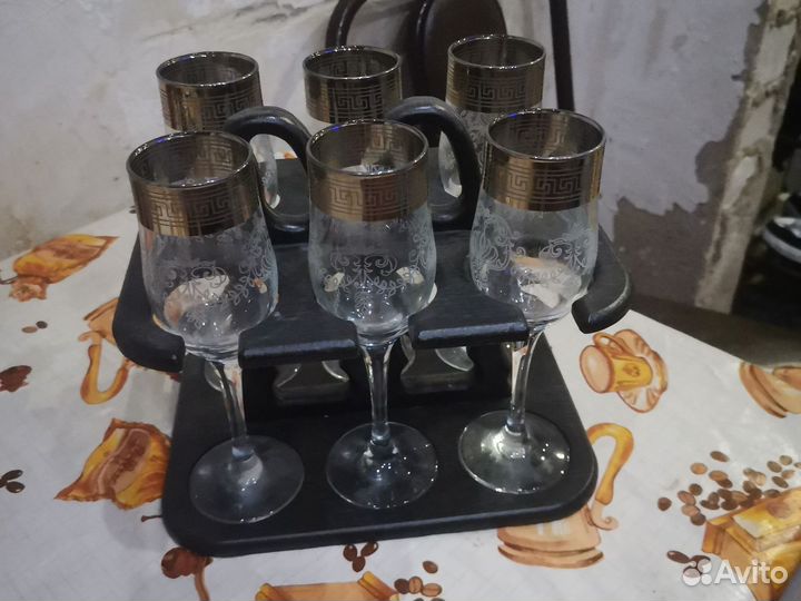 Бокалы для шампанского и вина