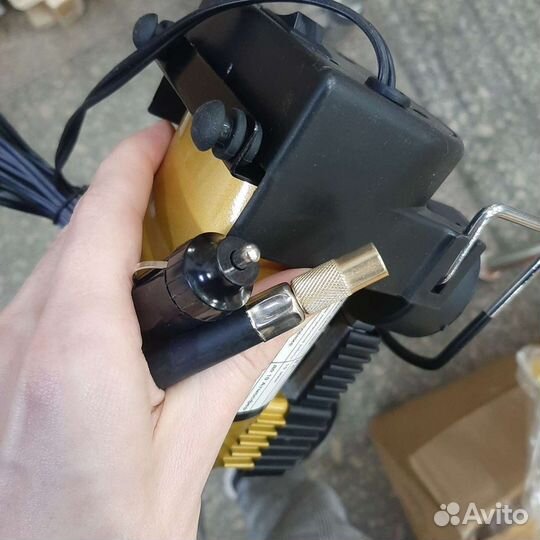 Компрессор воздушный автомобильный насос
