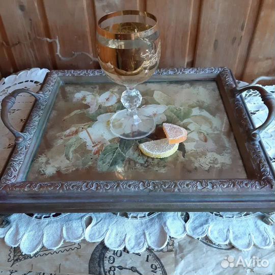 Поднос на ножках