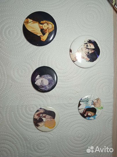 Значки, брелок