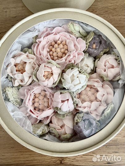 Подарочные зефирные цветы в коробке