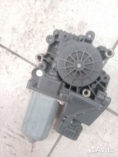 Моторчик стеклоподъемника audi A6 C5