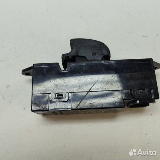 Кнопка стеклоподъемника задняя левая Mitsubishi