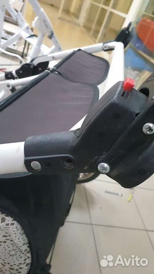 Детская коляска. Ремонт фиксатора колеса