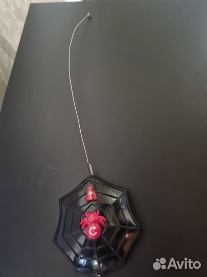 Паук на пульте управления