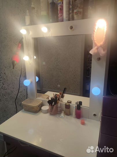 Гримерное зеркало с лампочками бу пинал