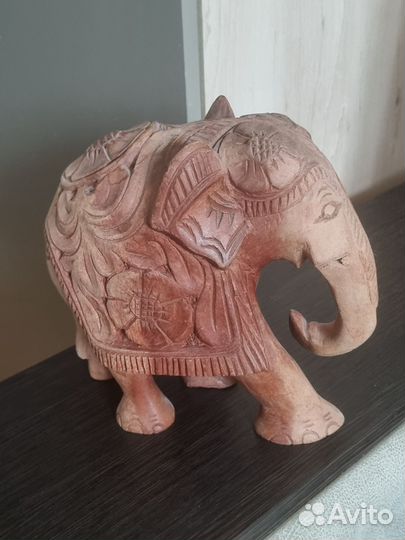 Статуэтка слон из дерева