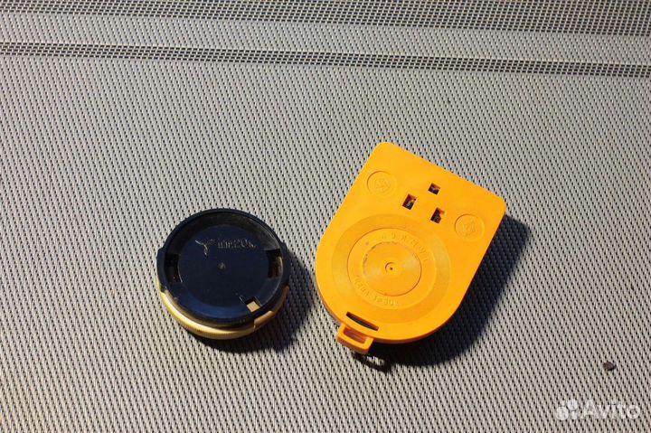 Значки коллекция и компасы