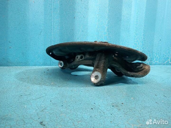 Кулак цапфа задний левый Mercedes-Benz C-Class