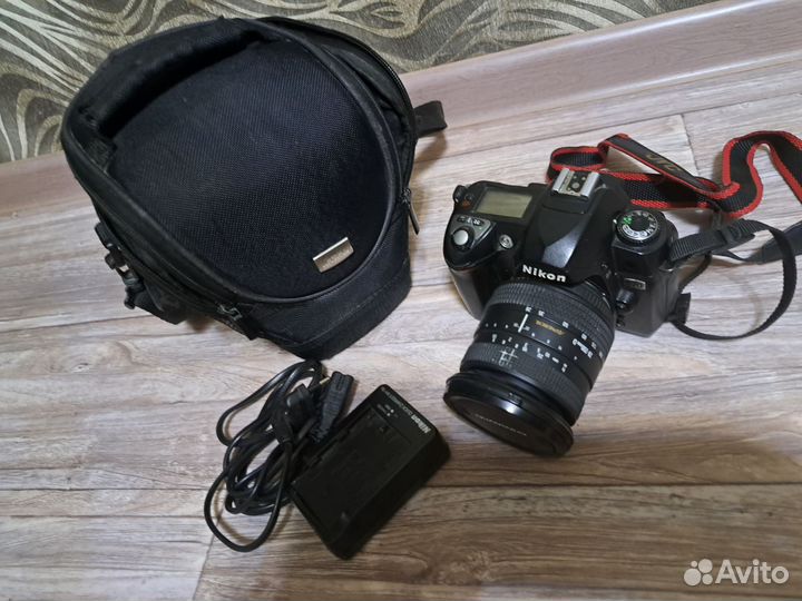 Зеркальный фотоаппарат nikon D70