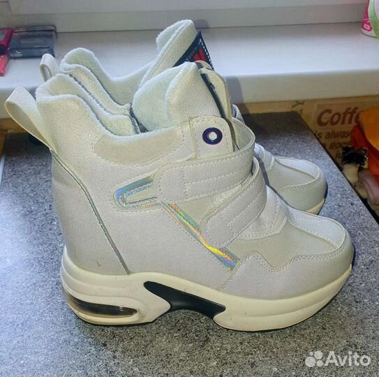 Кроссовки утепленные женские