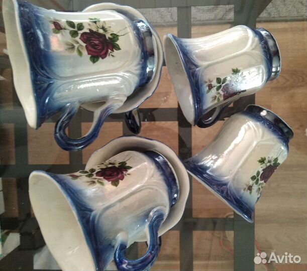 Чайные кружки и сахарница