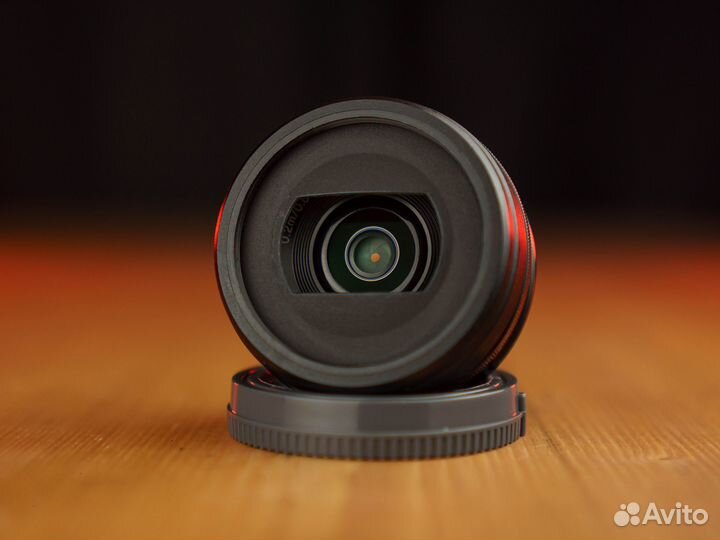 Sony 20mm f/2.8 (Sony E APS-C)