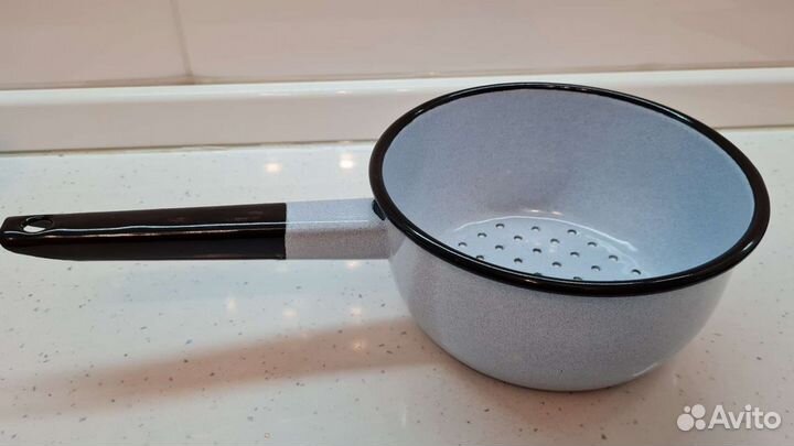 Разная посуда(кастрюли,сковороды и т.д