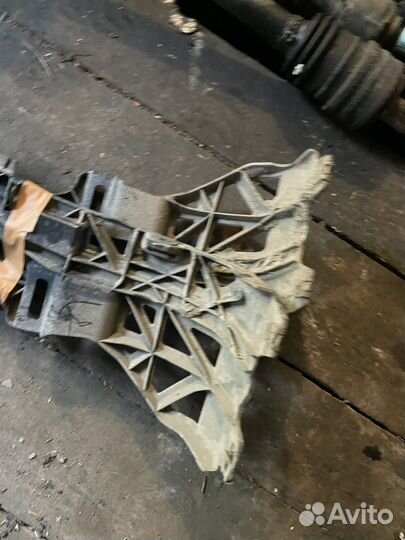 Кронштейн заднего бампера Mercedes Benz GLC X253