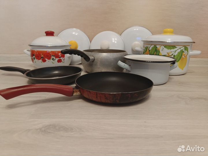 Кастрюли, сковороды и другая посуда