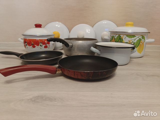 Кастрюли, сковороды и другая посуда