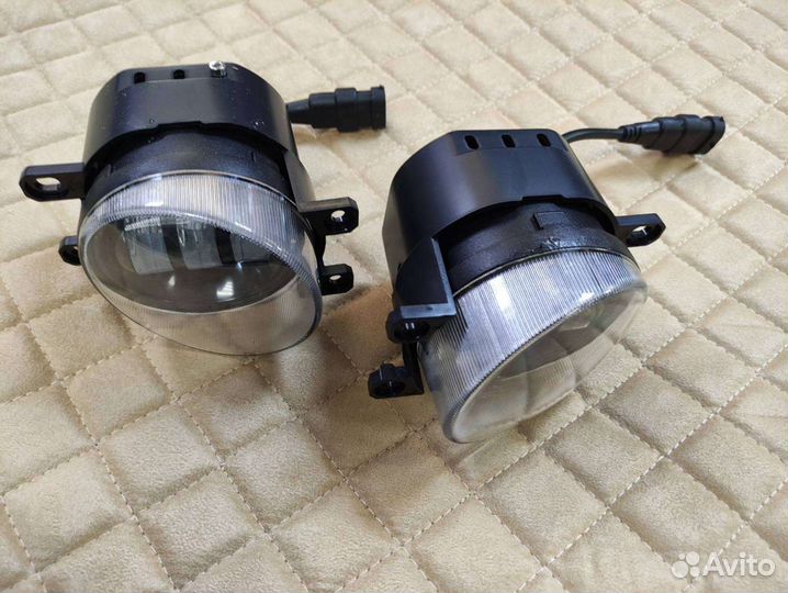 Противотуманные фары на Тойоту Короллу Камри