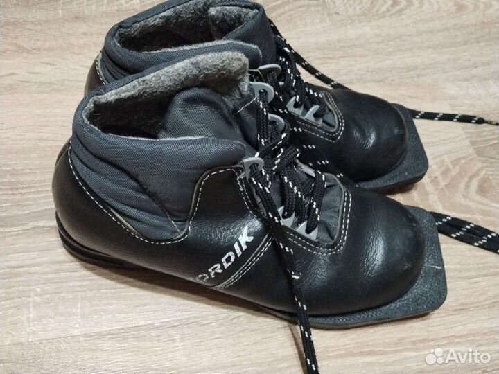 Лыжные ботинки