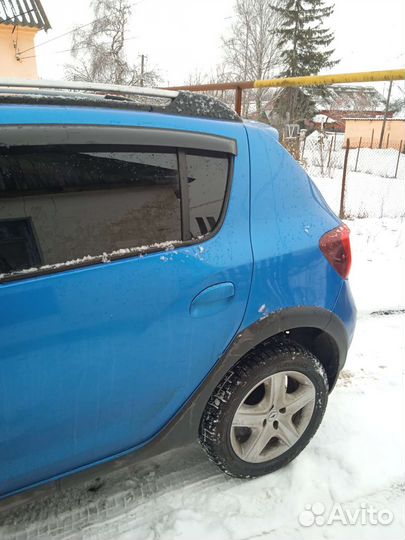 Renault Sandero Stepway 1.6 МТ, 2017, битый, 115 000 км