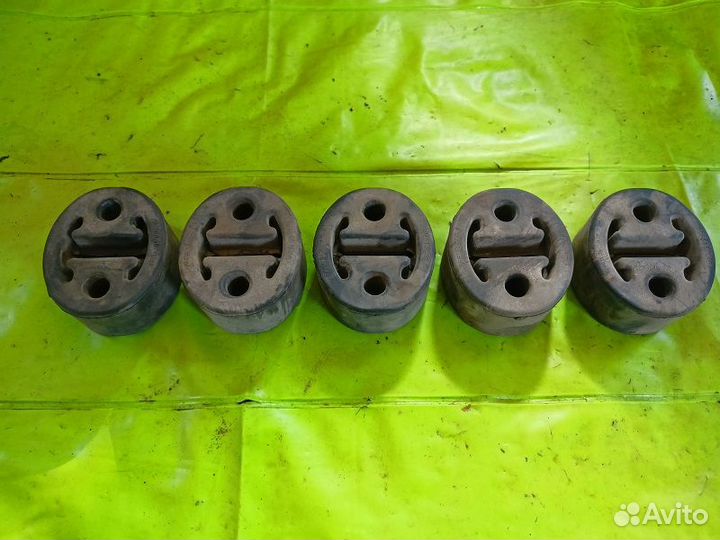 Крепления глушителя на Nissan Tiida С11 2004-2014г