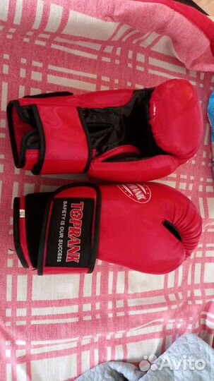 Перчатки, шлем, бинты для бокса