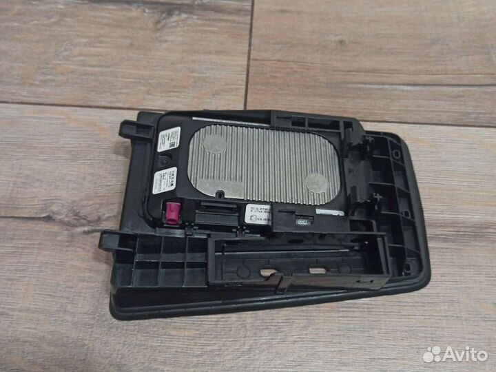 Беспроводная зарядка VAG