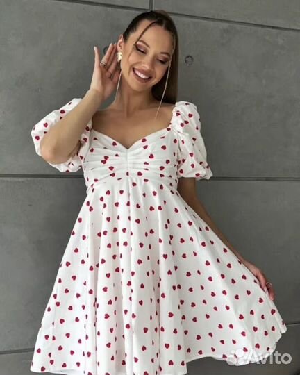 Платье s 42 в сердечках