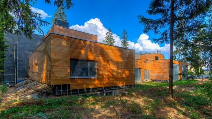 Дом 1200 м² на участке 55 сот.