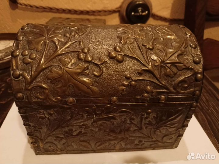 Сундук-шкатулка латунь чеканка