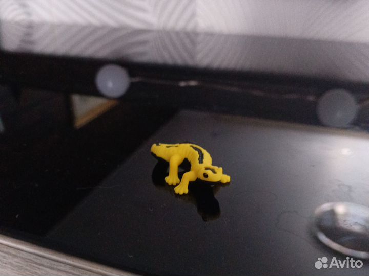 Ящерка из киндер сюрприза