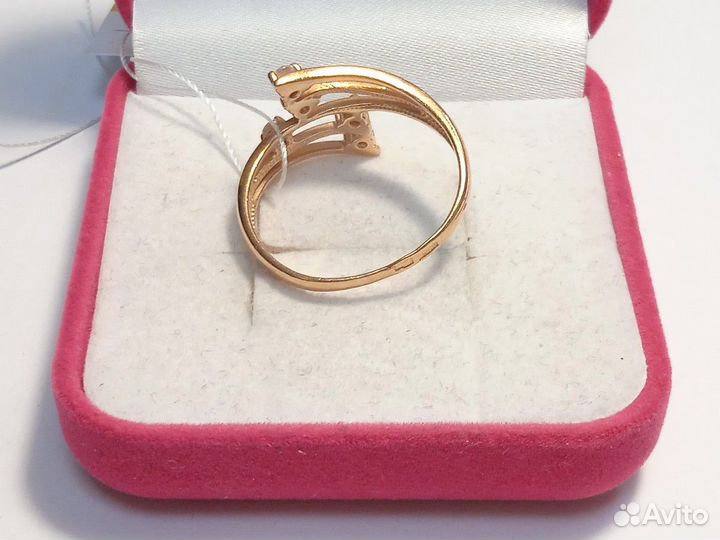Кольцо с камнями золотое