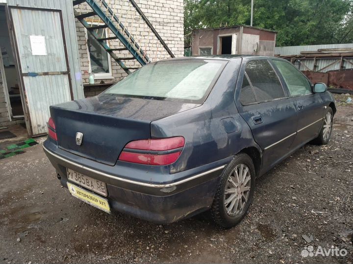 Кулак поворотный передний правый Peugeot 406 1.8i