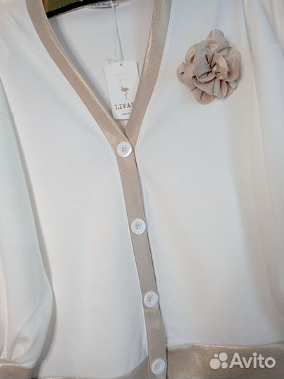 Стильный Белый жакет с золотом и брошью розой