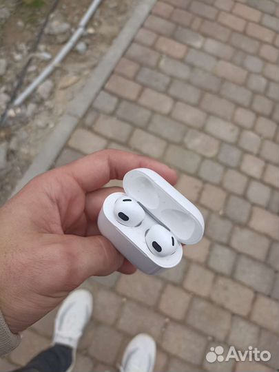 AirPods 3 поколения