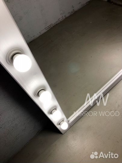 Зеркало с подсветкой большое