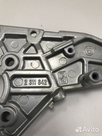 BMW R1100R 259R кронштейн подножки правой