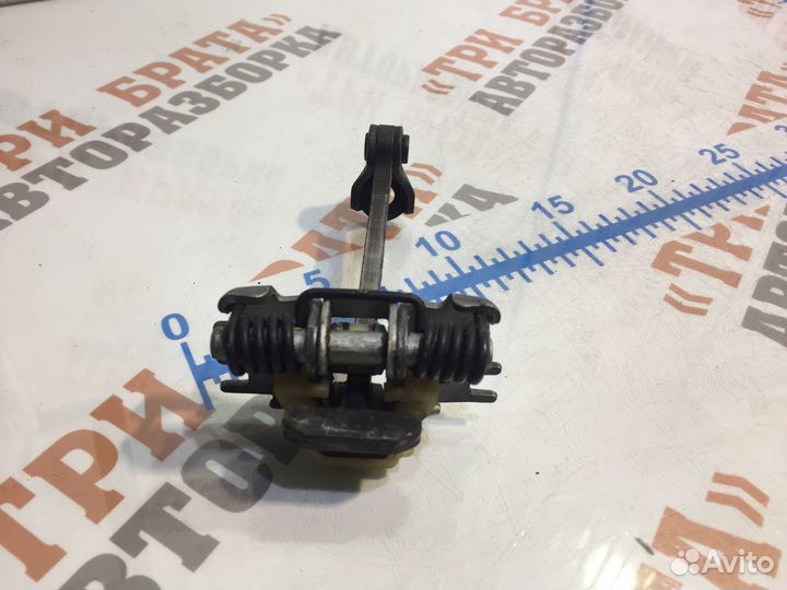 Рено Ограничитель открытия передней двери Лев