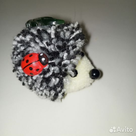 Елочные игрушки из пряжи