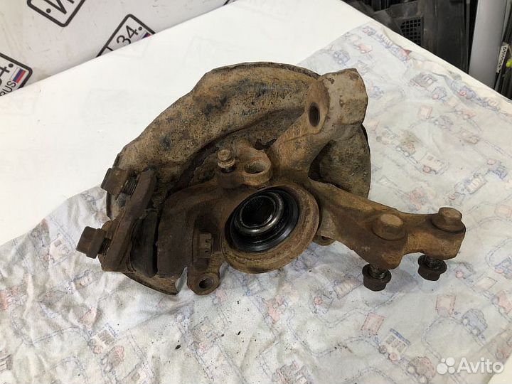 Кулак поворотный левый Toyota Corolla E10