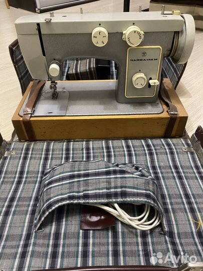 Швейная машина чайка 142м