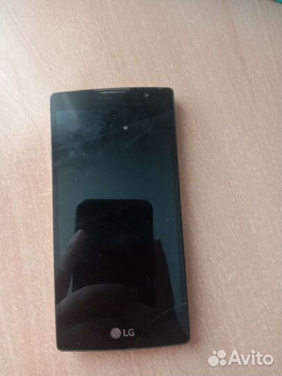 Телефон LG