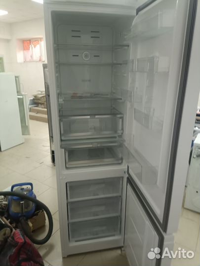 Холодильник хотпоинт аристон