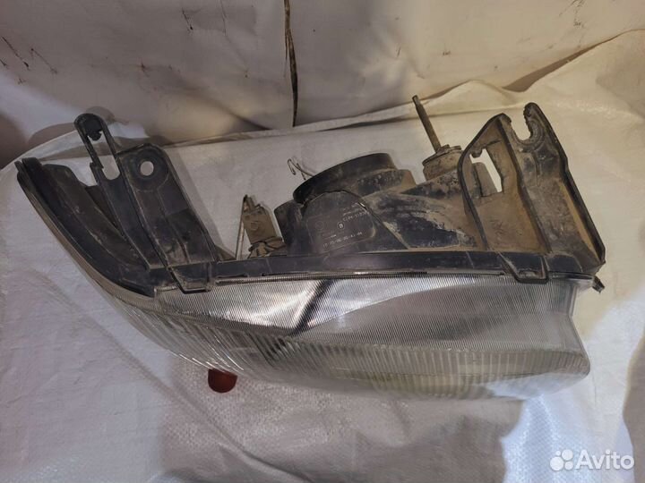 Фара Ford escape 2004г. R