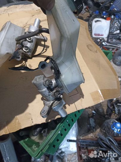 Главный тормозной цилиндр от Ниссан Кашкай J10