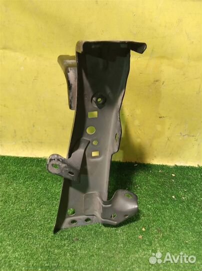 Кронштейн крепления переднего левого крыла Mazda