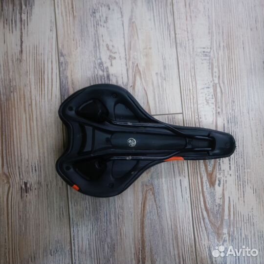 Седло для велосипеда кожаное